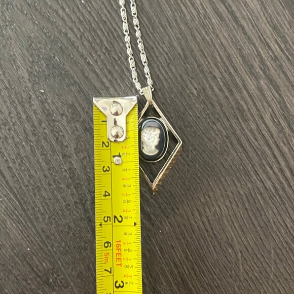 Vintage Classic Silver tone Faux Cameo Necklace - Picture 6 of 6
